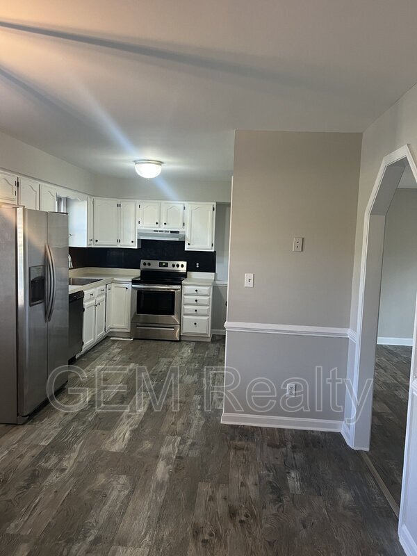 Building Photo - 103 Holmes Ct
