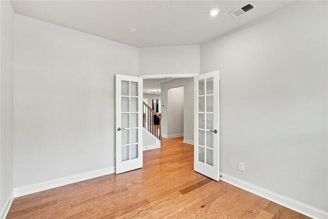 Building Photo - 406 Riverclub Rd