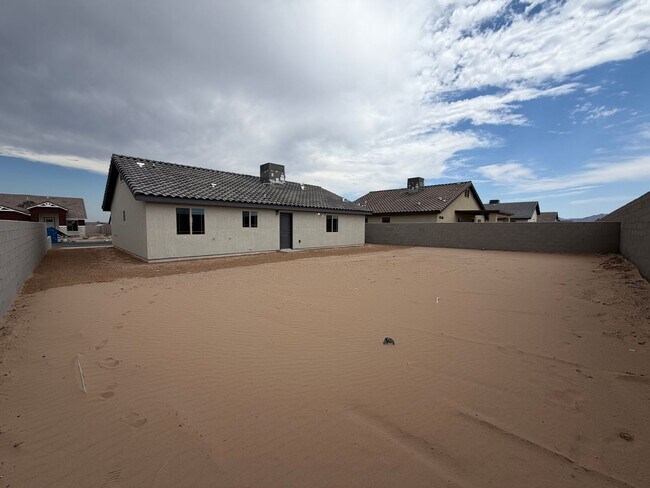 Building Photo - BRAND NEW 3 BEDROOM HOME!