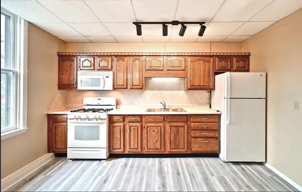 Building Photo - 2379 Table Rock Rd