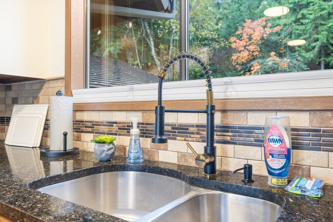 Building Photo - 5504 NE 190th St