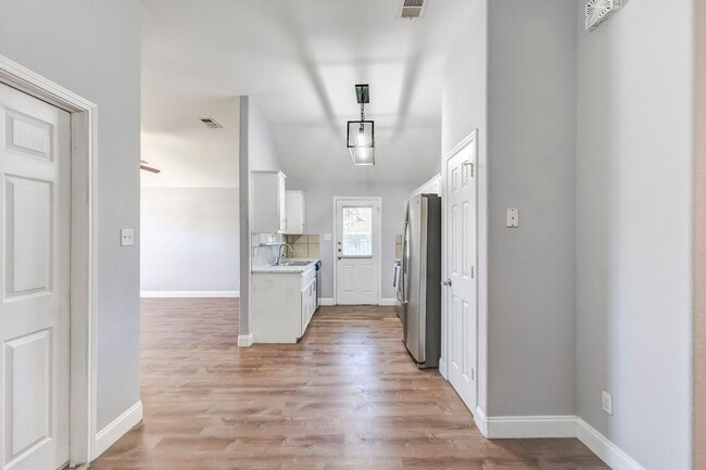 Building Photo - 2930 Saulsbury Dr