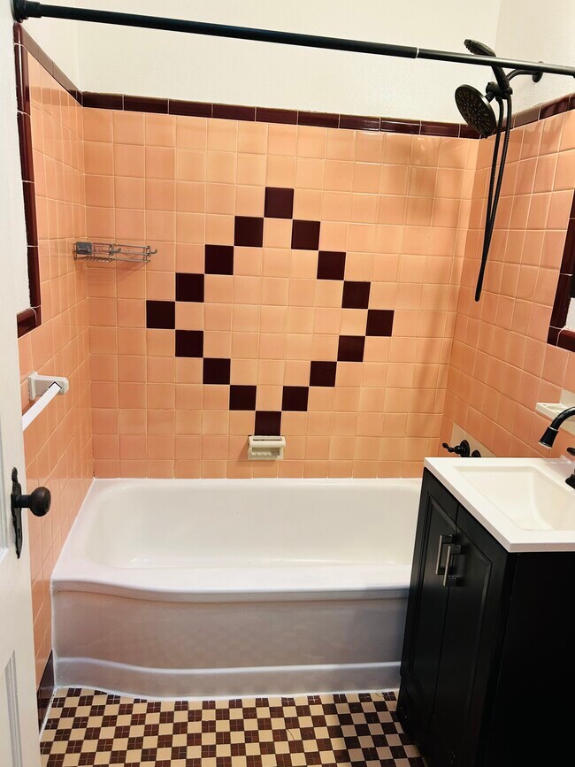 Building Photo - 229 Higbee St