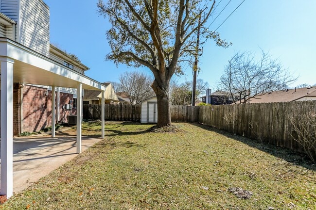 Building Photo - 8123 Big Oak Trail Dr