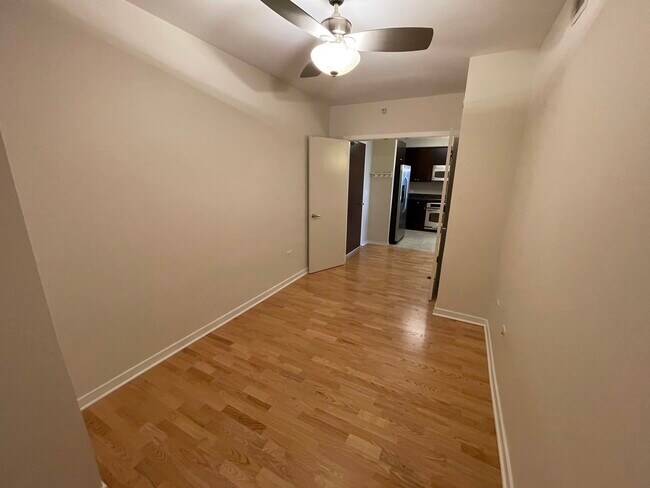 Building Photo - 807 Davis St