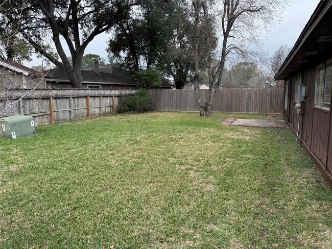 Building Photo - 11415 Loyola Dr