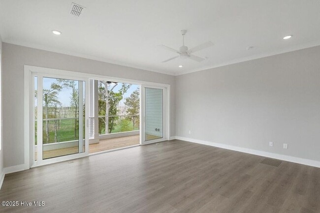 Building Photo - Brand new georgous 4 bed 3.5 bath townhome...