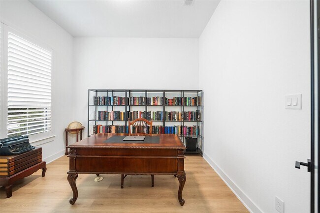 Building Photo - 15040 Berry Brk Dr