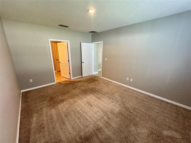 Building Photo - 404 Tanglewood Dr