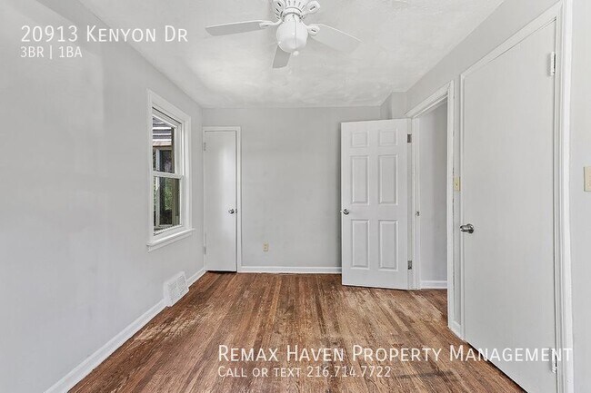 Building Photo - 20913 Kenyon Dr, Maple Hts - Spacious, Jus...