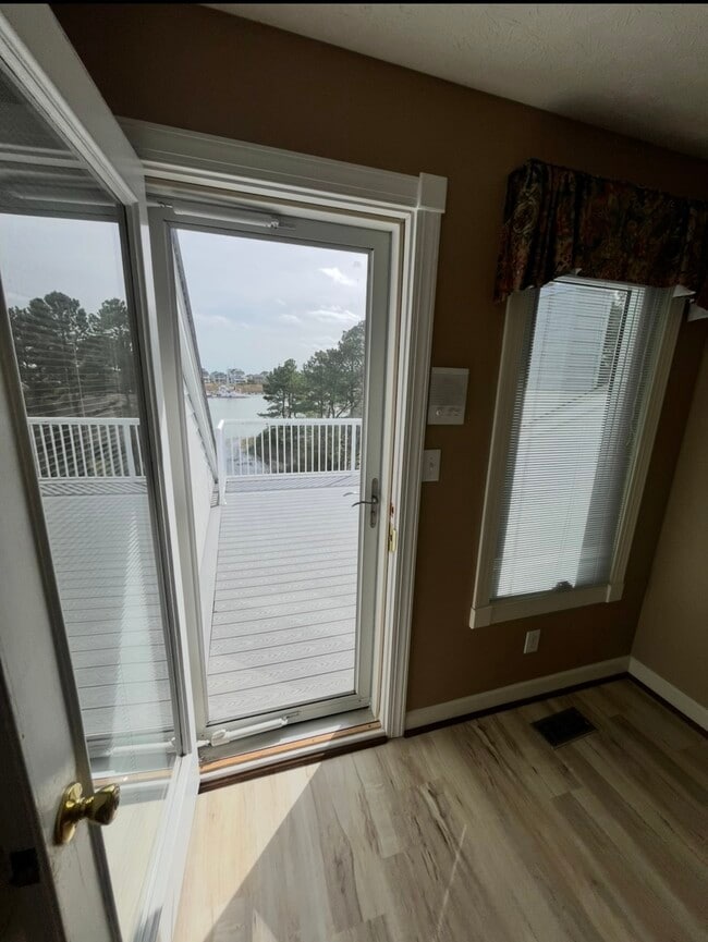 Building Photo - 367 Mainsail Dr