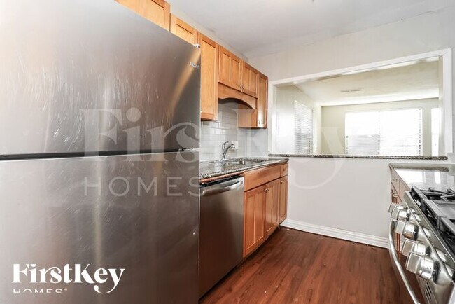 Building Photo - 3205 Hanover Dr