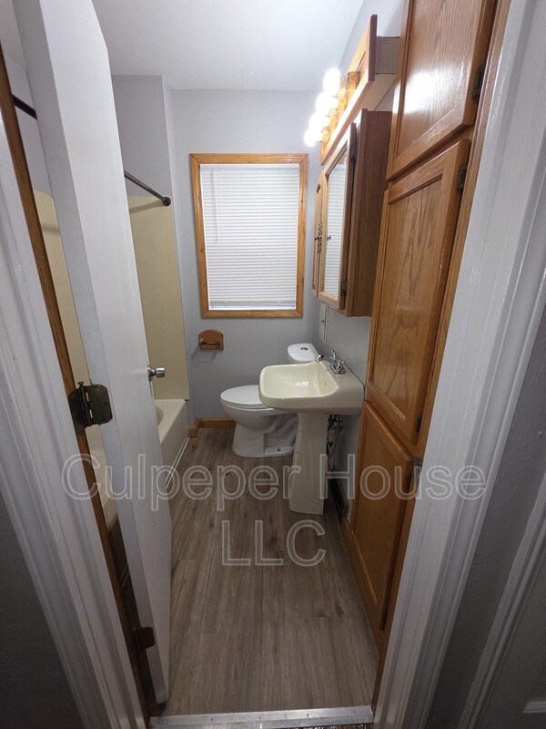 Building Photo - 530 Mayfair Blvd