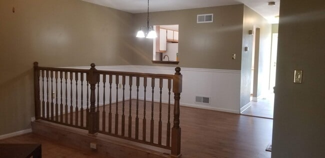 Building Photo - 2BR/1.1BA Townhouse in Newark!