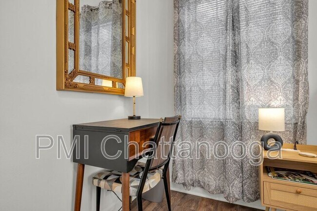 Building Photo - 306 Glenwood Cir