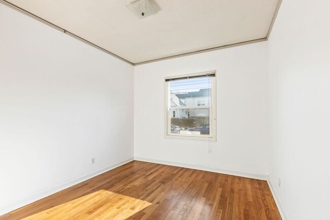 Building Photo - 931 NE Alberta St