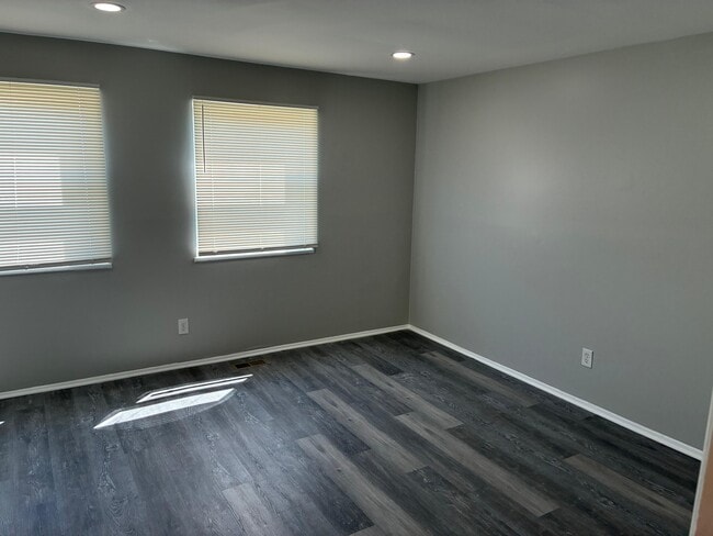 Building Photo - Roberton