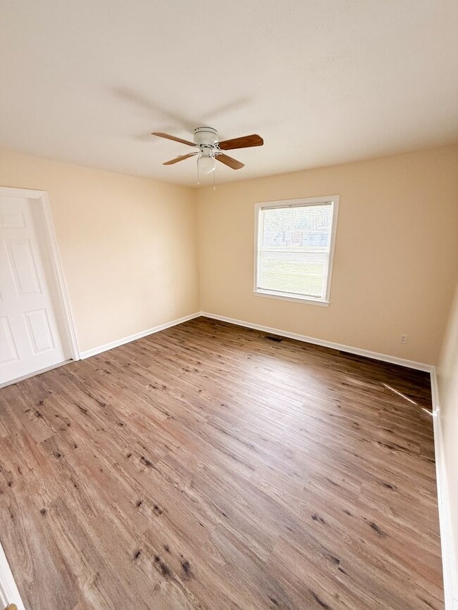 Building Photo - 908 E Park Ave