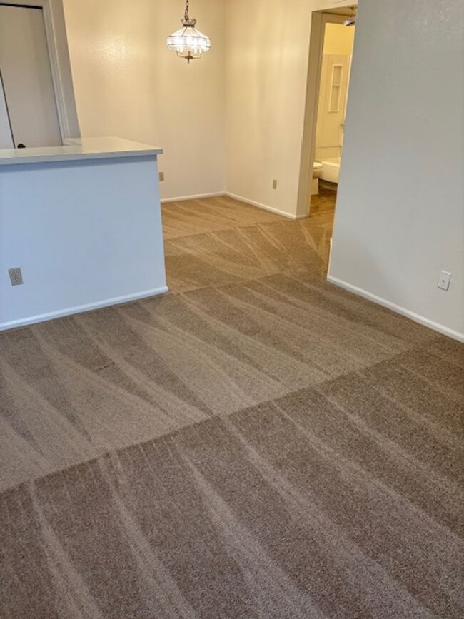 Building Photo - COMING SOON 2 BEDROOM 2 BATH CONDO WOODGLE...