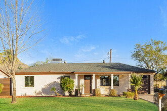 Building Photo - Phoenix Home with Pool