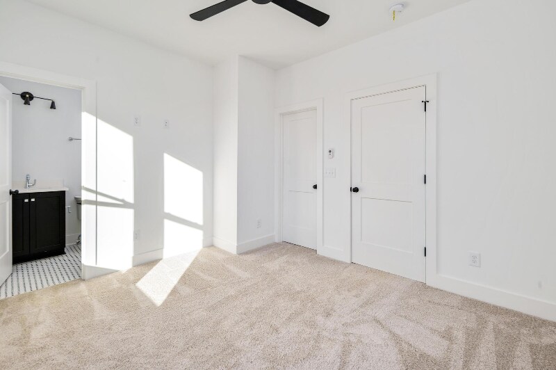 Building Photo - 107 E 9th St