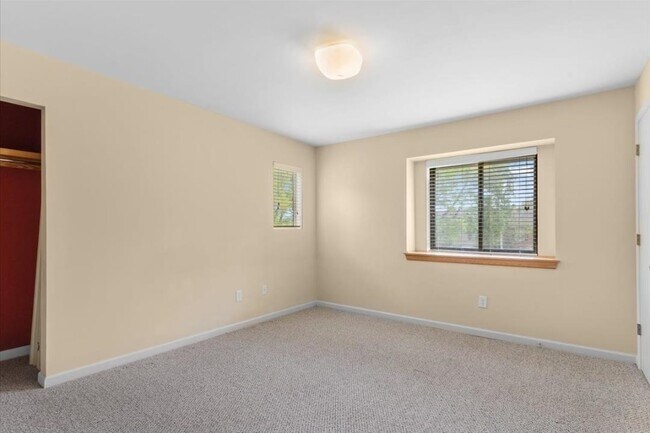 Building Photo - 1814 Birch Post Cove