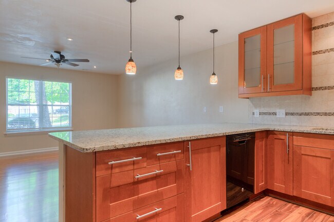 Building Photo - 846 Patrick Henry Dr