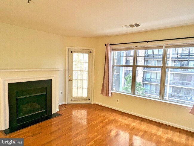 Building Photo - 5563 Seminary Rd