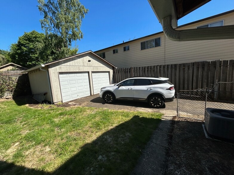 Building Photo - 1222 SE 23rd Ave