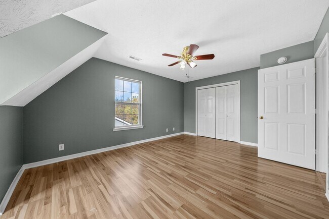 Building Photo - 3 Bedroom Pet Friendly Home For Rent Near Post!