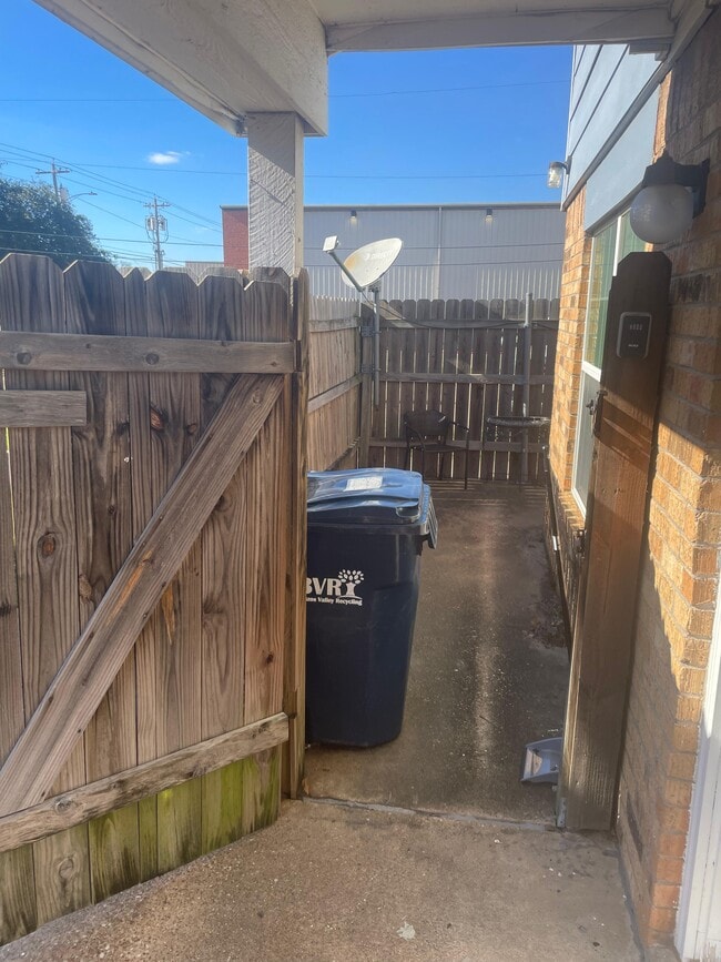 Building Photo - 1807 Treehouse Trail