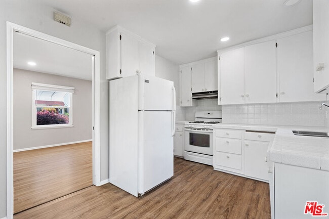 Building Photo - 815 Crestmoore Pl