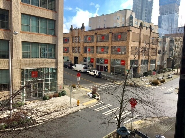 Building Photo - 910 Lenora St