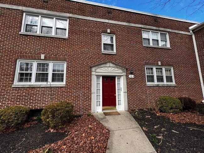 Building Photo - Lovely Cherry Hill Parke 2nd floor 2 bedro...