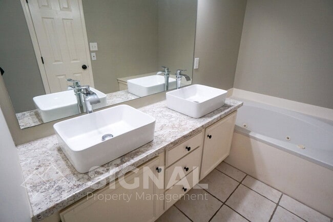 Building Photo - 112 Timberleaf Cir