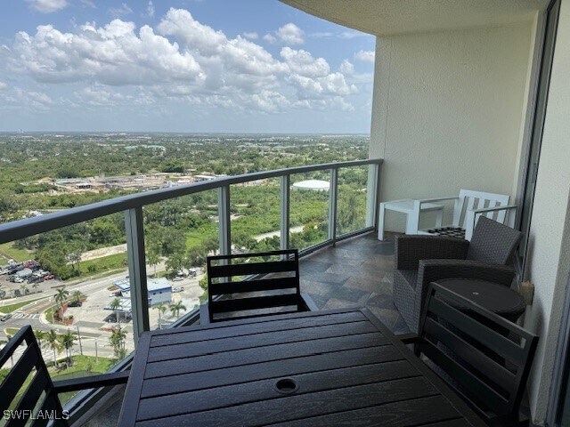 Building Photo - 3000 Oasis Grand Blvd