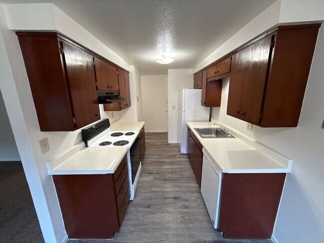 Building Photo - 3802 Iberis St NE