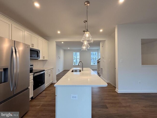 Building Photo - 453 Husky Trl