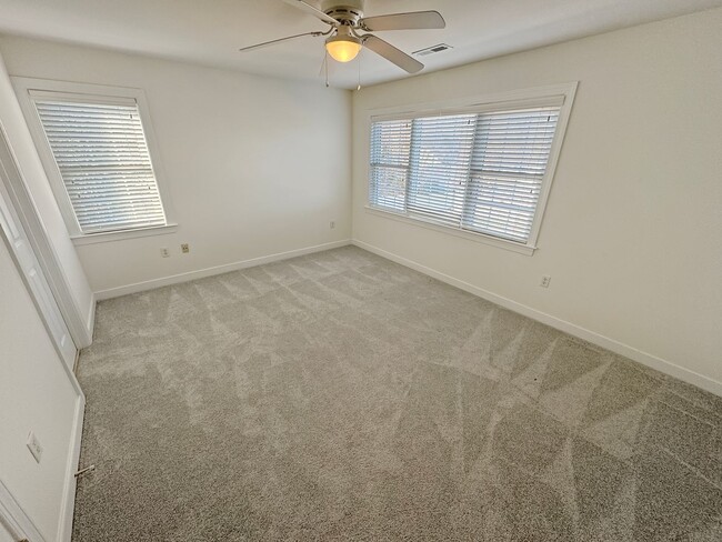 Building Photo - Bright and Spacious 4-Bedroom Townhouse in...