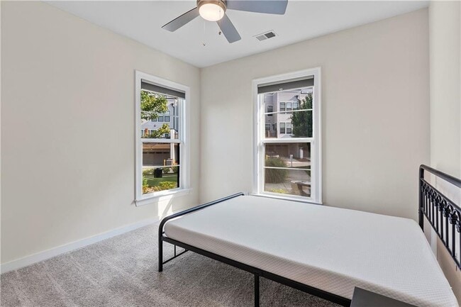 Building Photo - 2076 Holtz Ln