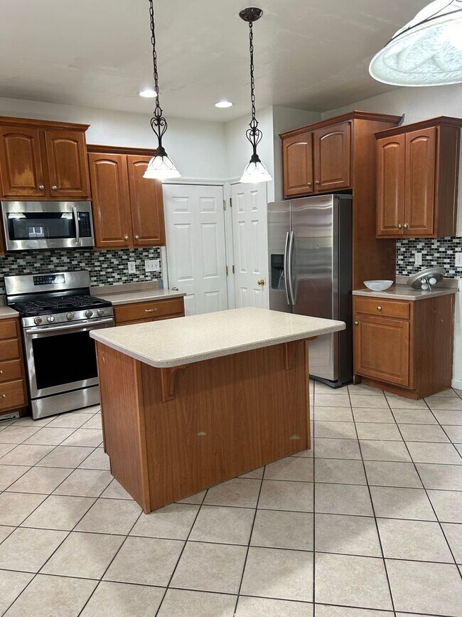 Building Photo - 2045 Nena Dr