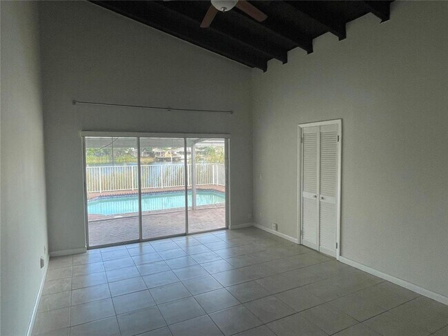 Building Photo - 5420-5422 SW 25th Ave