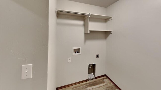 Building Photo - 14000 Northwood Village Dr