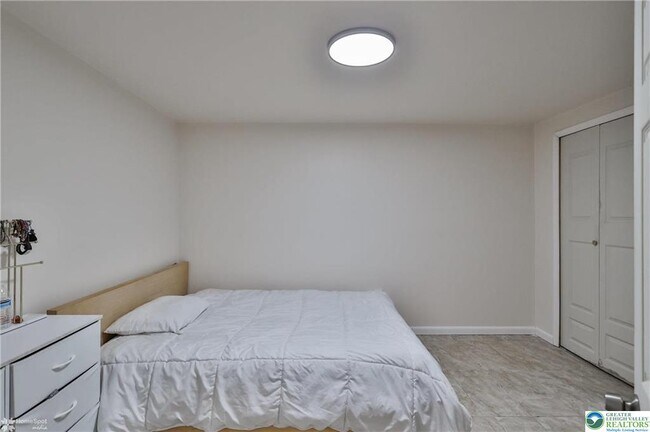 Building Photo - 204 Ridings Cir