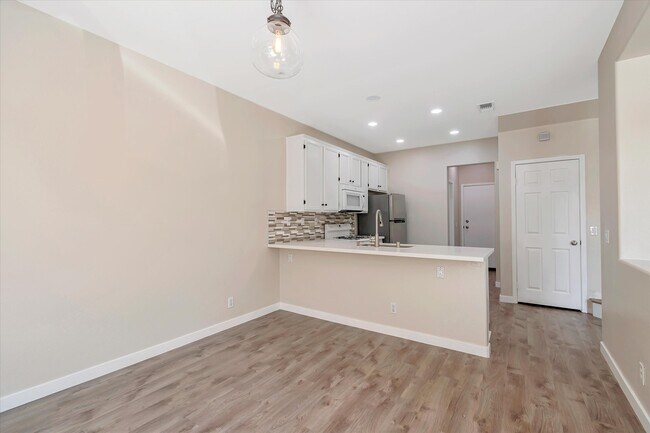 Building Photo - 18014 Flynn Dr