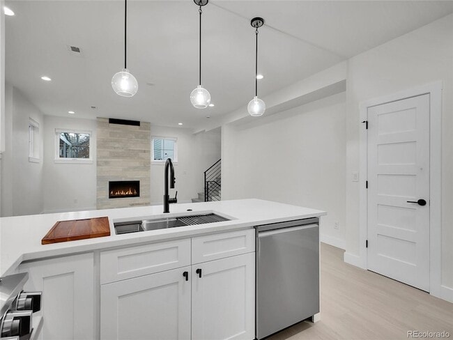 Building Photo - 4640 W 39th Ave