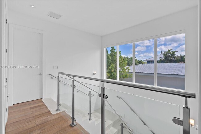 Building Photo - 435 Hampton Ln