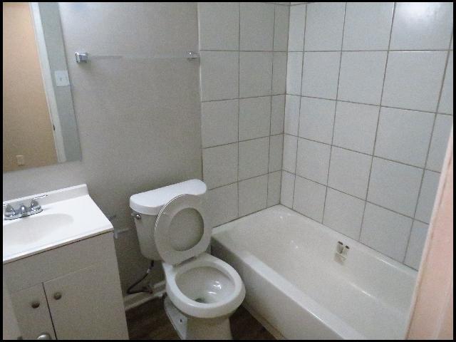 Building Photo - 1403 S Schiller St