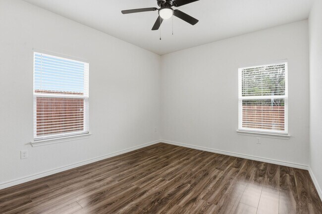 Building Photo - 5718 Barkridge Dr