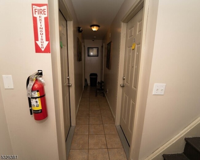 Building Photo - 331 Straight St